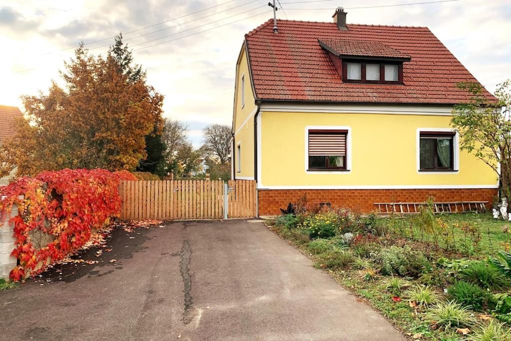 Ferienhaus Mit Garten In Thermennaehe Strebersdorf エクステリア 写真